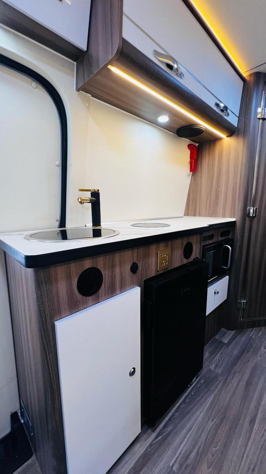 Ford Transit Campervan Hotel Cusco Exterior photo