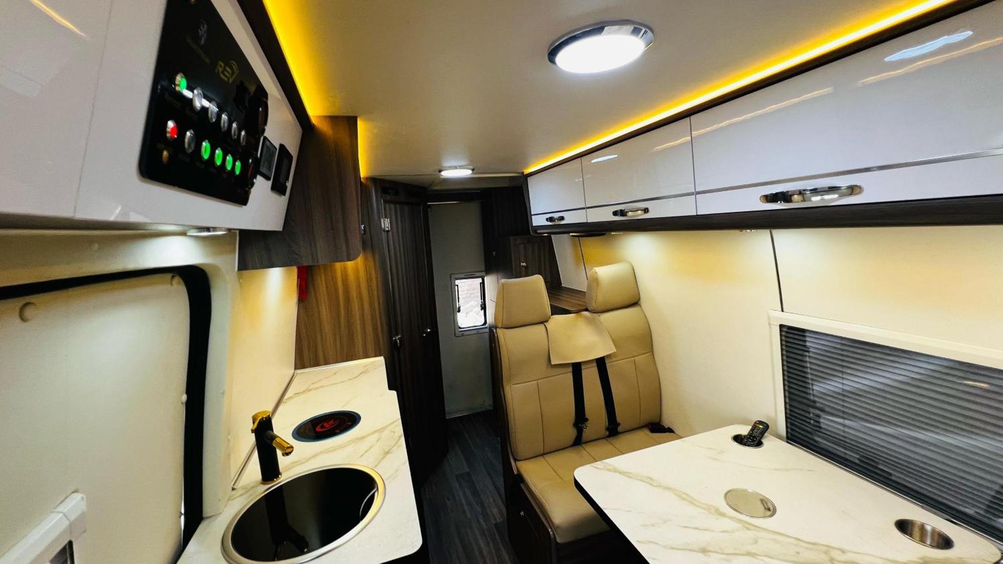 Ford Transit Campervan Hotel Cusco Exterior photo